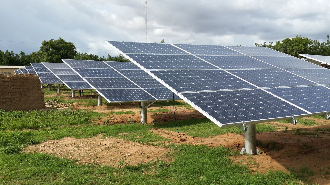 Az AC kombinálódoboz alkalmazása az elosztott fotovoltaikus iparban