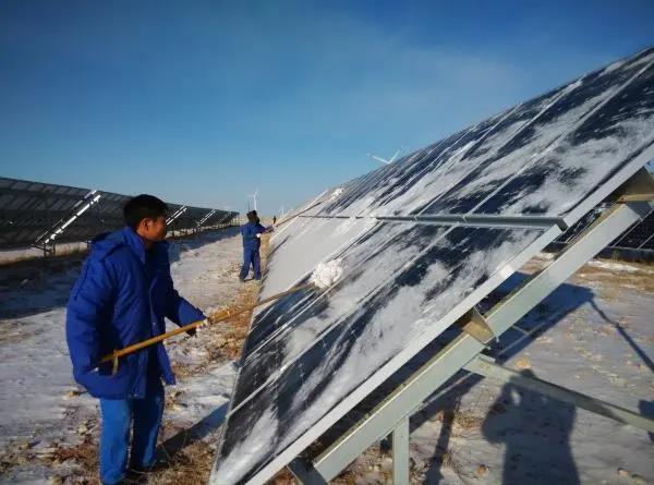 Hogyan lehet karbantartani a fotovoltaikus energiatermelő rendszereket télen?